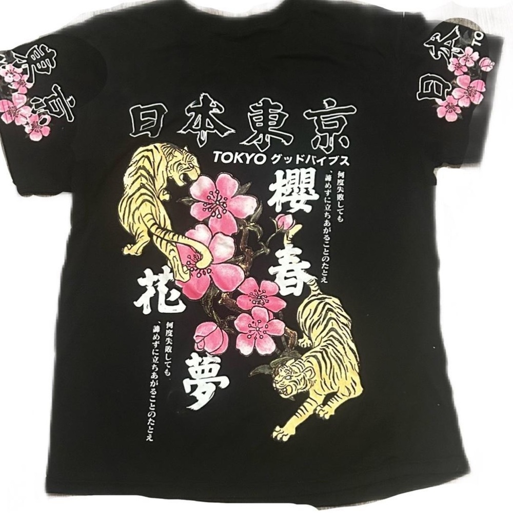 Men’s graphic design tee